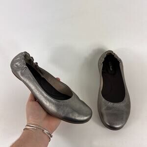 L.L. Bean slip on minimalist loafer flats women's size 9 metallic silver leather